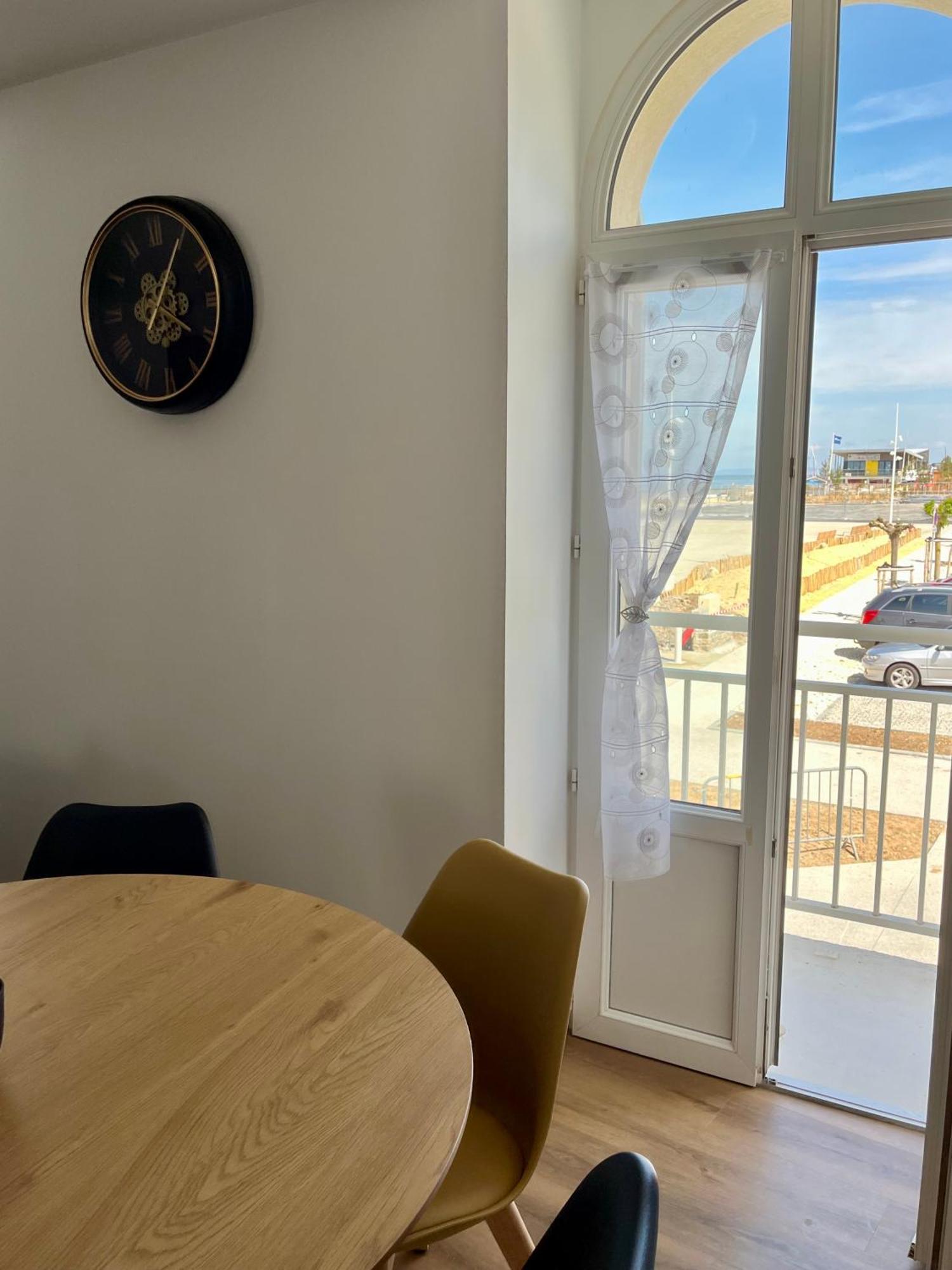 L'Artiste, Moderne Avec Vue Mer - Cour - Parking Langrune-sur-Mer Extérieur photo
